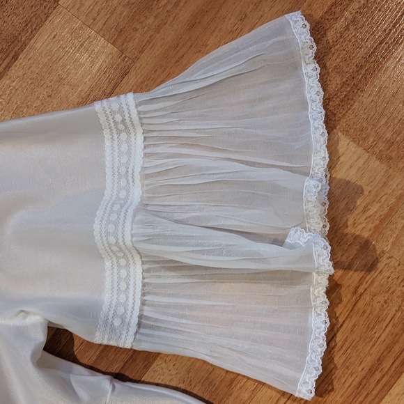 Vintage white accordion lace trimmed negligee - Picture 5 of 6